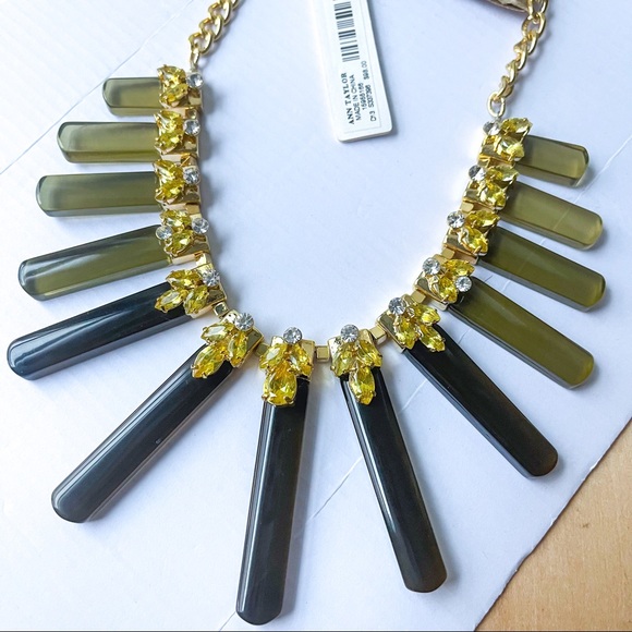 ANN TAYLOR Smoky Ombré Grey & Gemstone Dangle Statement Necklace - Picture 2 of 6